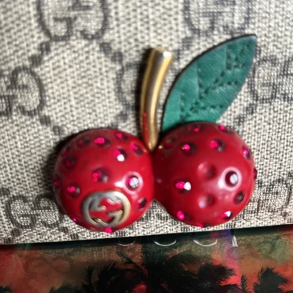 GUCCI SUPREME CHERRY WALLET - Picture 4 of 12